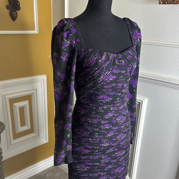 GIULIA
AMUR PLEATED FLORAL BODYCON MINI DRESS IN HYDRANGEA BERRY - Picture 8 of 14